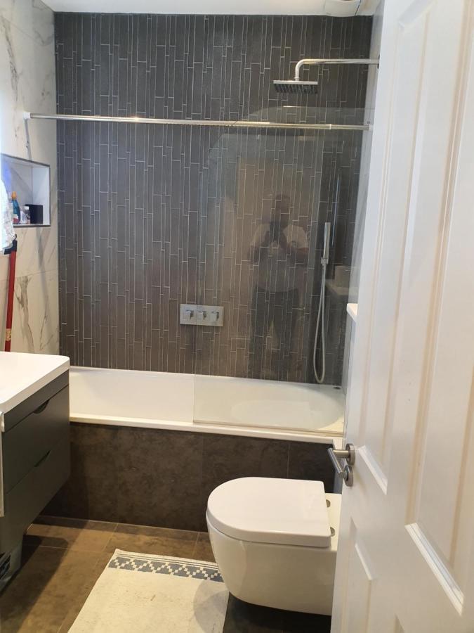 Daniari Guest Rooms Erith Экстерьер фото