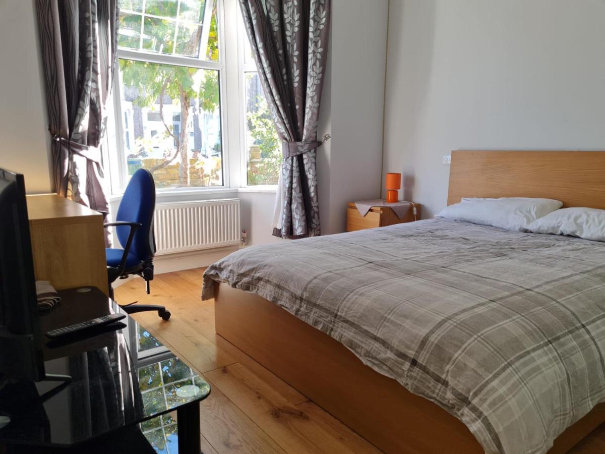 Daniari Guest Rooms Erith Экстерьер фото