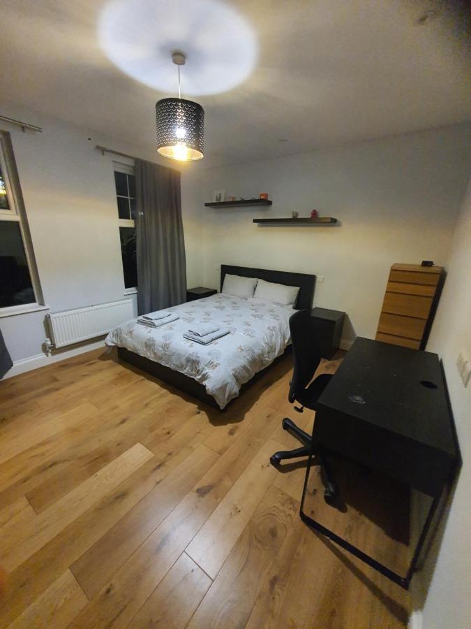 Daniari Guest Rooms Erith Экстерьер фото