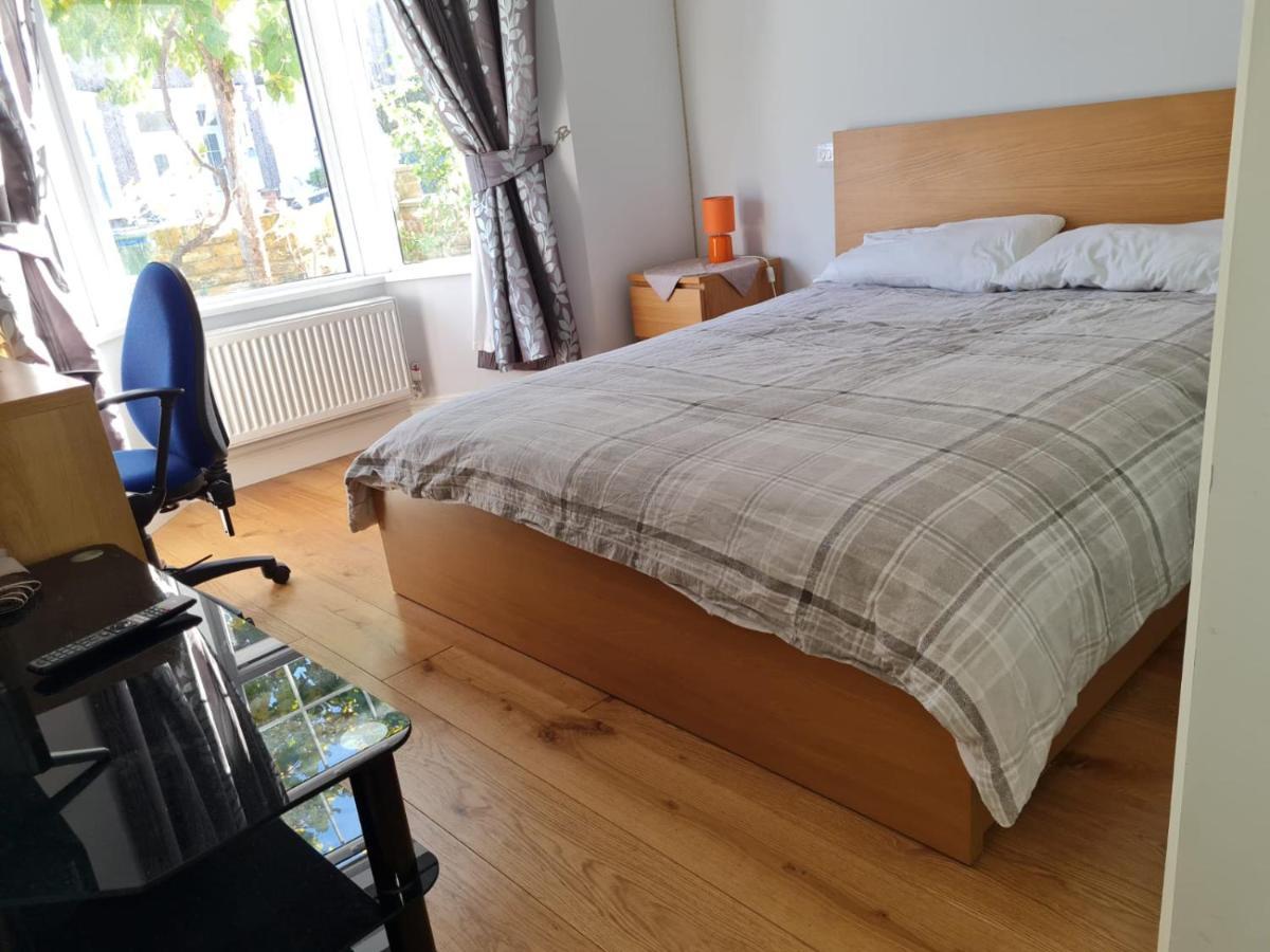 Daniari Guest Rooms Erith Экстерьер фото