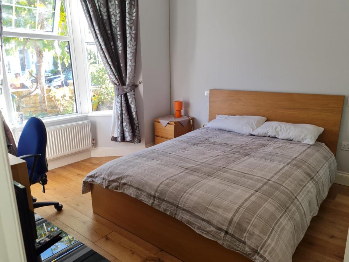 Daniari Guest Rooms Erith Экстерьер фото