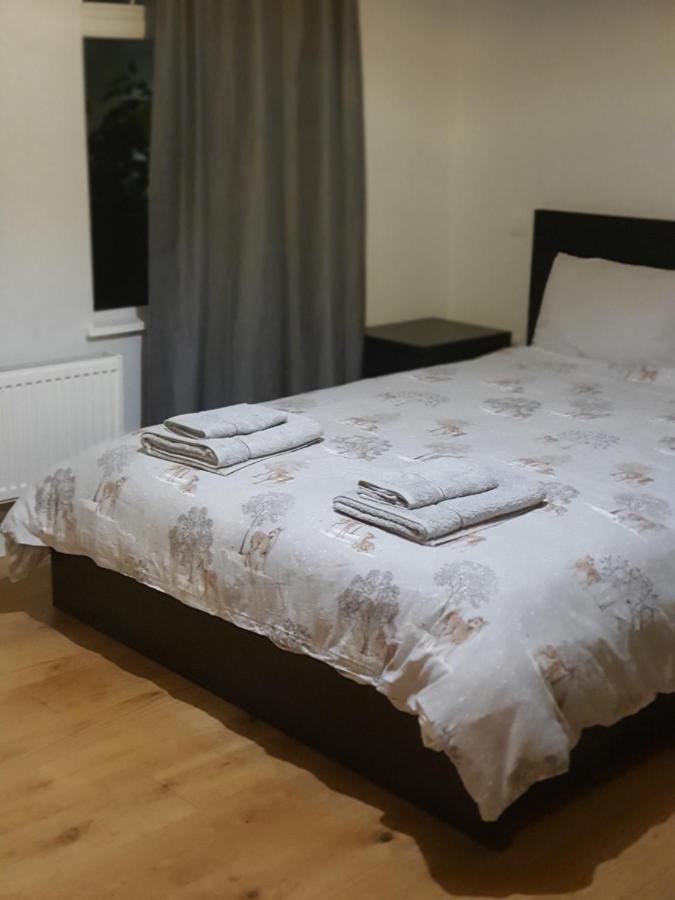 Daniari Guest Rooms Erith Экстерьер фото