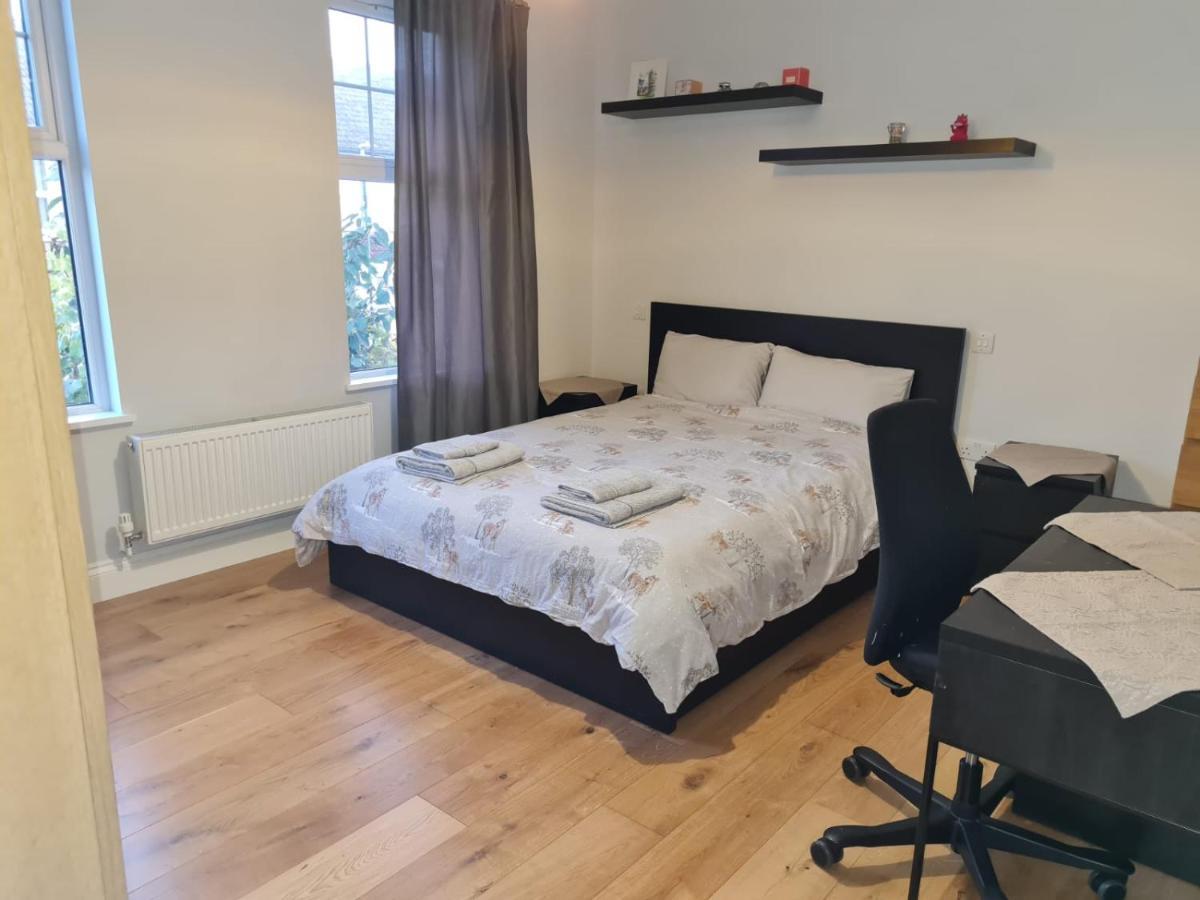Daniari Guest Rooms Erith Экстерьер фото